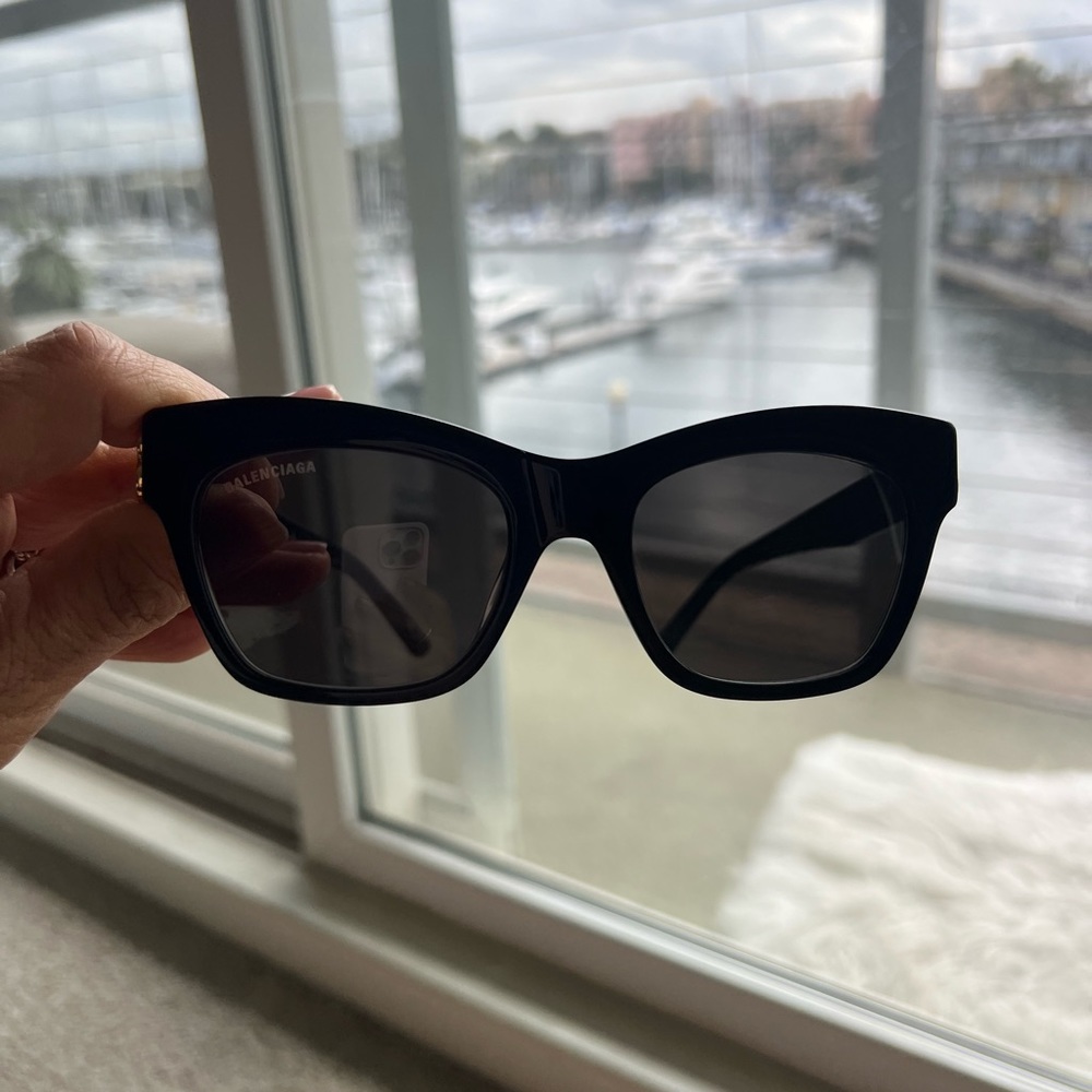 Balenciaga new sunglasses 🕶️ - Picture 9 of 10